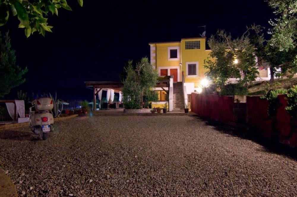 مبيت وإفطار بيسْكيتْشّي Borgo Del Nespolo المظهر الخارجي الصورة